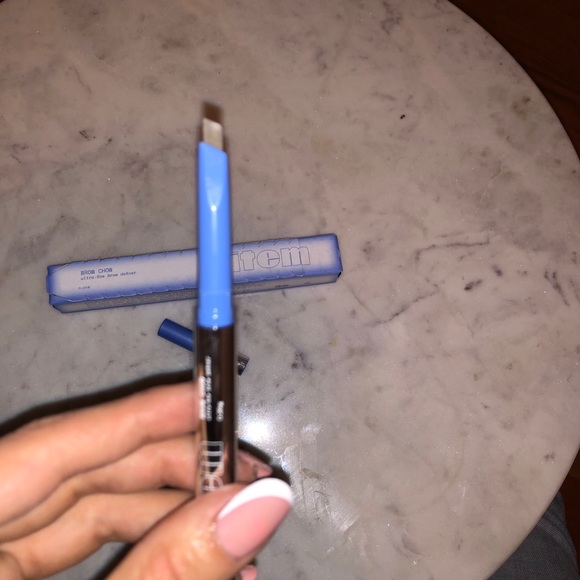 Item Brow Retractable Pencil (different shades) - Picture 4 of 4